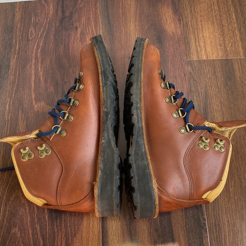 Danner Mountain Pass Cedar Cognac Leather Boots Blue Laces 33277